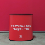 Balcão promocional Panel Track personalizado Portugal dos Pequenitos