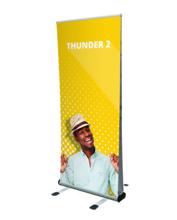 Banner retrátil Thunder 2 (2 m) dupla face, com pés twist-lock e estacas de solo.